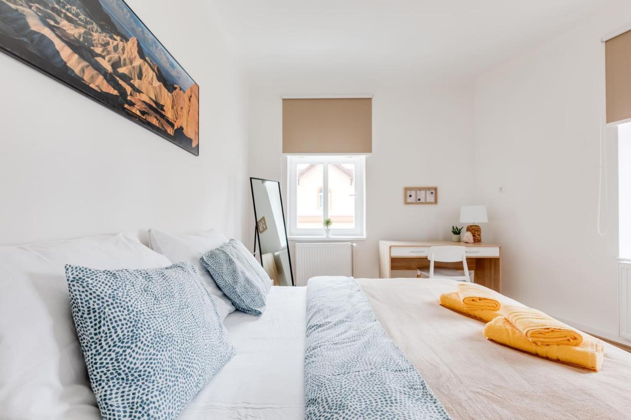 Modern, Bright And Spacious Praga